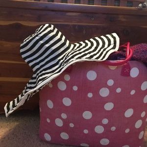 Black and white floppy pool/beach hat- SPF 50!